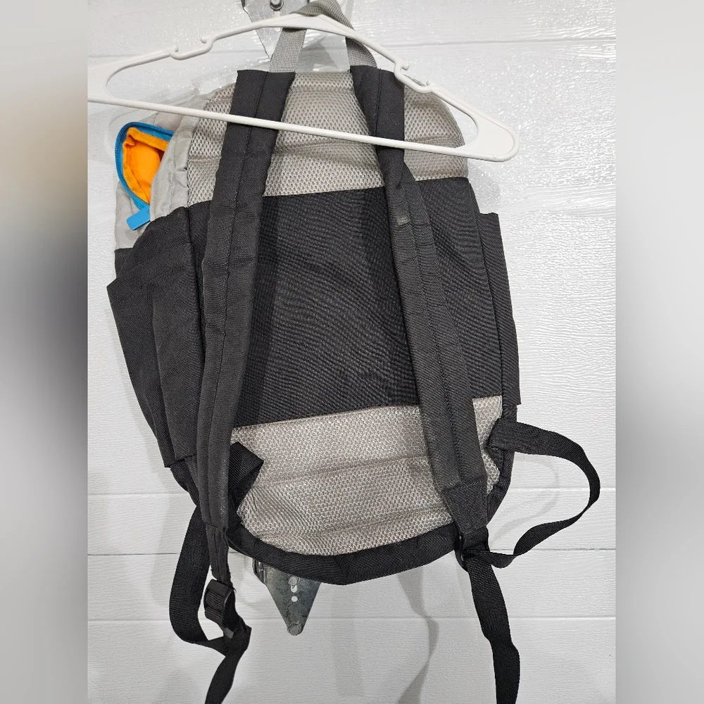 Backpack - Picture 3 of 4